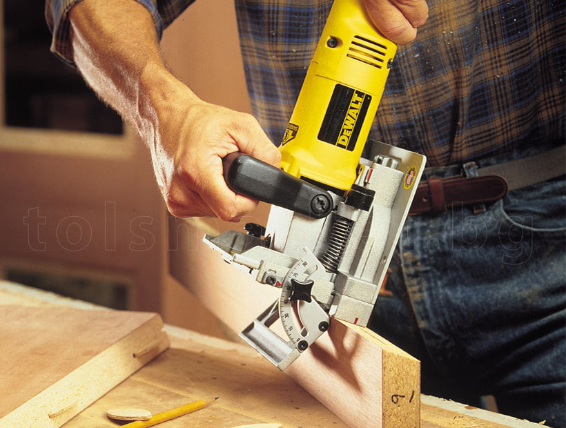 Фреза за нутове DeWalt DW682K, 600W